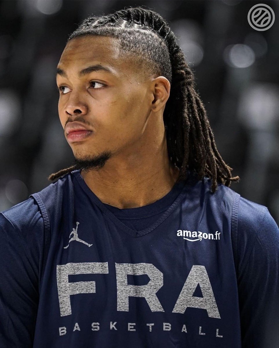 ParisBasketball's tweet photo. 💙🤍❤️

Force à @toups_33 qui disputera dès demain les qualifications à la Coupe du monde 2023 avec @FRABasketball 💪 

Big Up à @BegarinJuhann et @iampaslong partenaires d’entraînement avec le groupe A 😍

Allez les Bleus ! 🇫🇷 https://t.co/0zH5nBHQWH