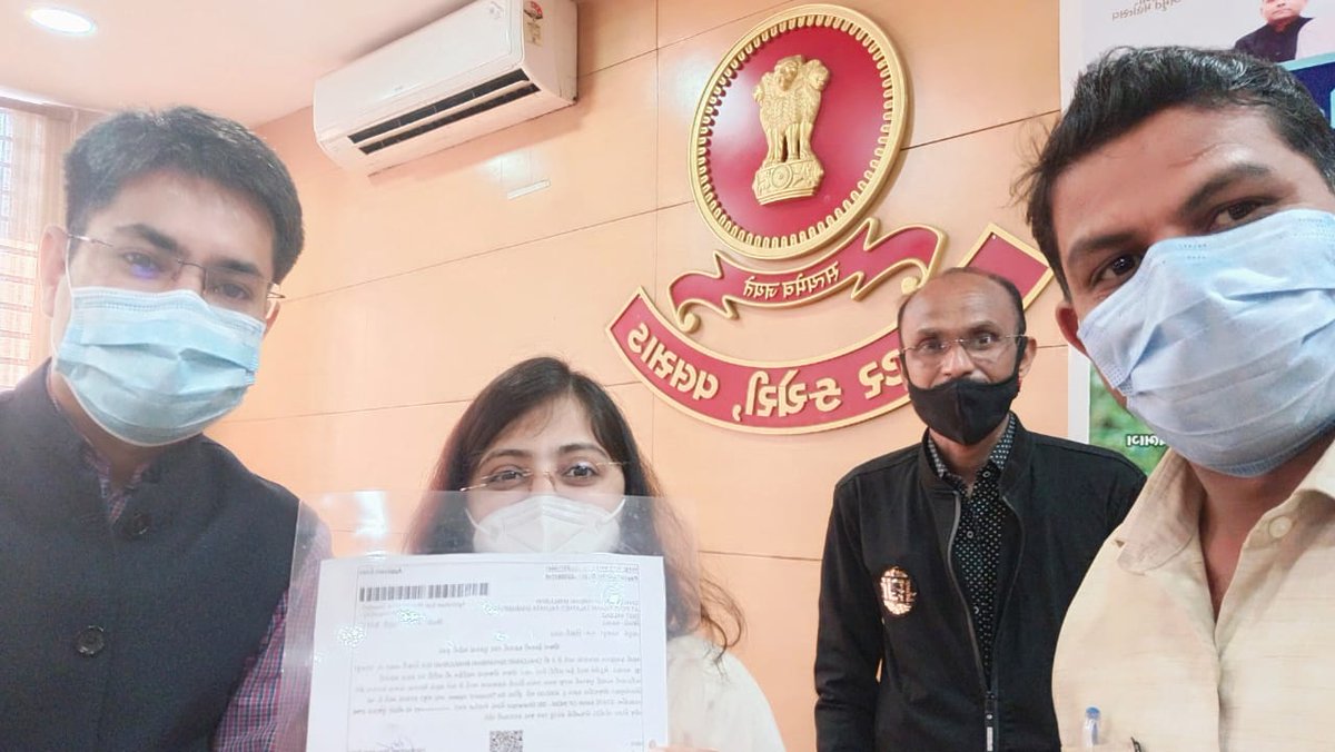 માન.મુખ્યમંત્રીશ્રી દ્વારા ખેડૂતોને સ્માર્ટ ફોન ખરીદવાની સહાય અંગેની યોજનાના લાભાર્થીઓને પ્રતિકાત્મક સહાય વિતરણ કાર્યક્રમ અંતર્ગત આજ રોજ જિલ્લામાં ૭૨ લાભાર્થીઓને રૂ.૪૧૩૧૪૯/- ના સહાય હુકમ વિતરણ કરવામાં આવ્યા.<a href="/CMOGuj/">CMO Gujarat</a> <a href="/pkumarias/">Pankaj Kumar</a> <a href="/revenuegujarat/">Revenue Dep. Gujarat</a> <a href="/GujAgriDept/">Gujarat Agriculture, Farmer Welfare & Co-op. Dept.</a> <a href="/InfoValsadGoG/">Info Valsad GoG</a>