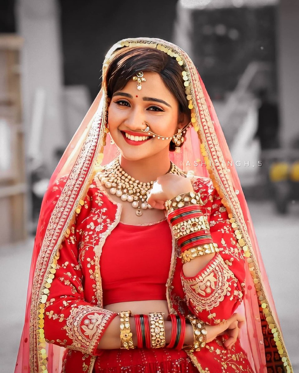5_ashisingh's tweet photo. Perfection is personified in the lovely embodiment of excellence that is you✨  @Ashisinghh
#AshiSingh https://t.co/vvlooZIpPA