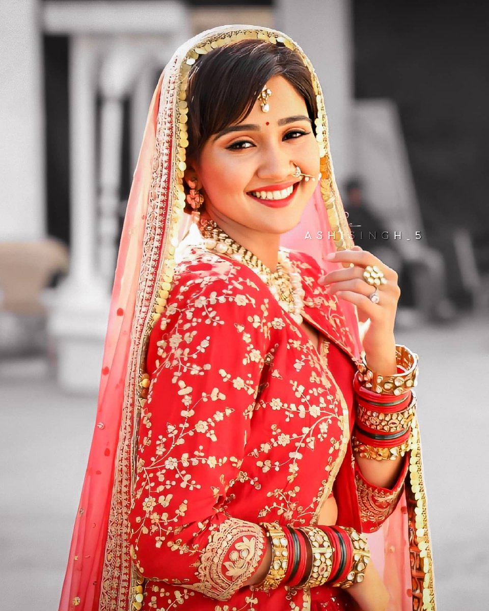 5_ashisingh's tweet photo. Perfection is personified in the lovely embodiment of excellence that is you✨  @Ashisinghh
#AshiSingh https://t.co/vvlooZIpPA