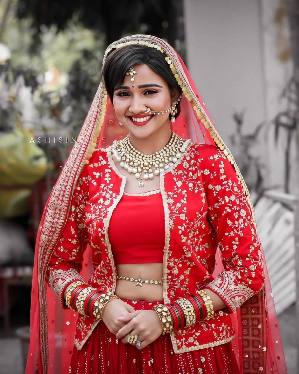 5_ashisingh's tweet photo. Perfection is personified in the lovely embodiment of excellence that is you✨  @Ashisinghh
#AshiSingh https://t.co/vvlooZIpPA