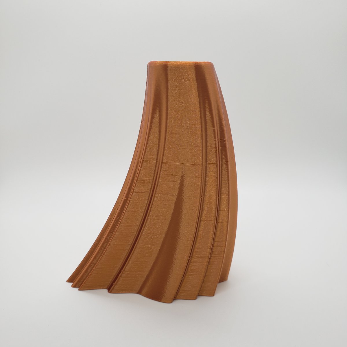ShapeofAwe's tweet photo. Ta-daa! our new design is here! What a spline+loft can do. It's a small decorative vase and we call it "Dance with me"
(I'll have more pics of it in use once I find some flowers here in the Tundra😅) 
#design #3dprinting #Math #Flowers #homedecorideas  #giftideas https://t.co/0skvqpm3yp