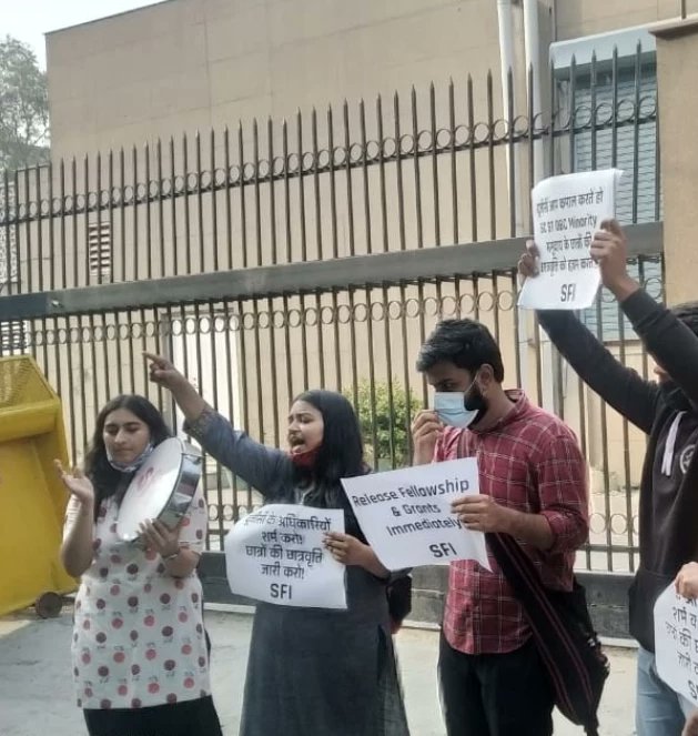 SfiDelhi's tweet photo. (1) SFI protested at UGC Headquarters &amp; submitted memorandum to UGC Joint Secretary Dr Surrender Singh regarding drastic reduction in UGC fellowship. Three member delegation including SFI Delhi President @Sumit_Katariaa SFI Delhi state committee member @wiicccaa &amp; @Nancymourya3. https://t.co/V7s2yzV79g