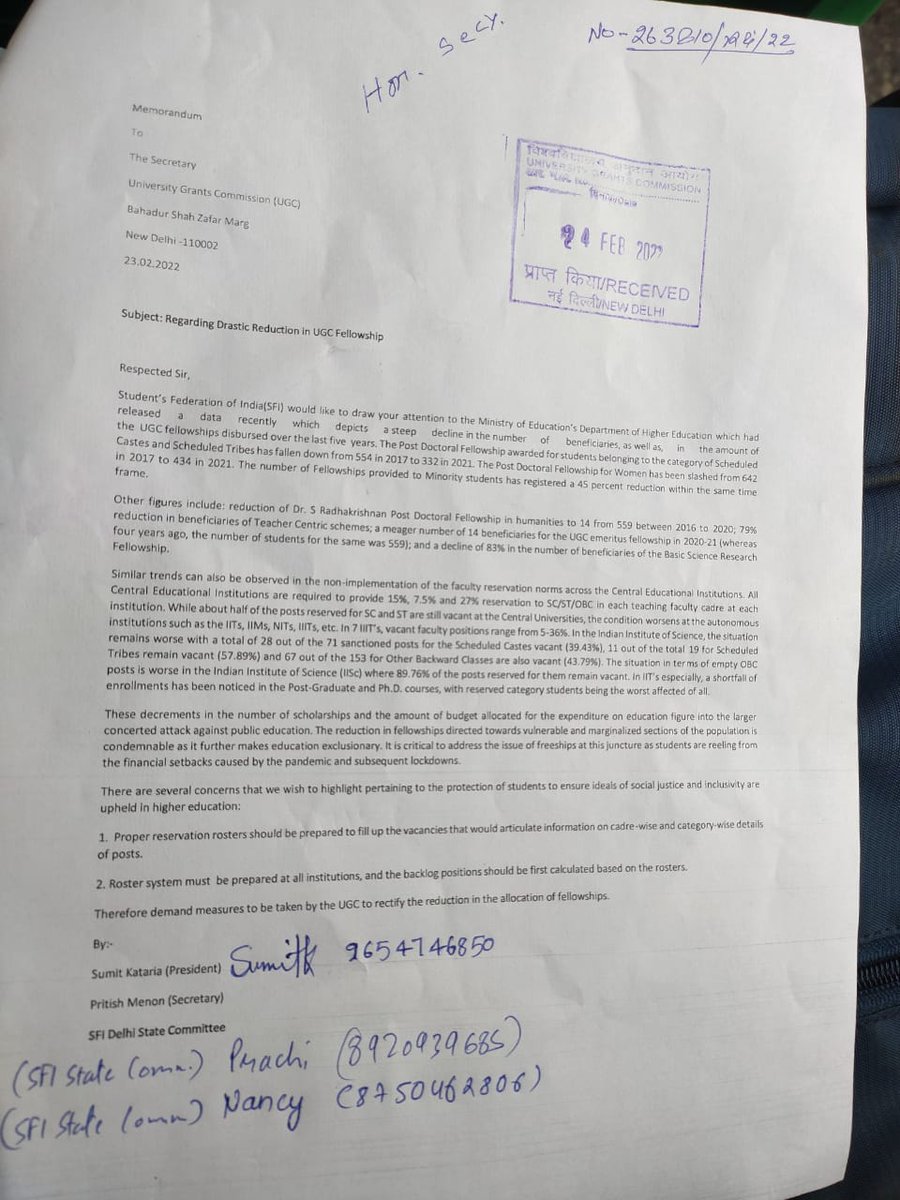 SfiDelhi's tweet photo. (1) SFI protested at UGC Headquarters &amp; submitted memorandum to UGC Joint Secretary Dr Surrender Singh regarding drastic reduction in UGC fellowship. Three member delegation including SFI Delhi President @Sumit_Katariaa SFI Delhi state committee member @wiicccaa &amp; @Nancymourya3. https://t.co/V7s2yzV79g