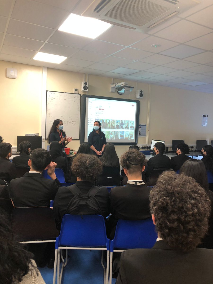 nhshiyos's tweet photo. Some of our staff popped down to The Heathland School to talk about some of the roles in General Practice
#careers #WorkofWork #Student #Training #apprenticeship #univeristy #NHS #GP #physicianassociate
@theheathlandsch https://t.co/B850G2SdoJ