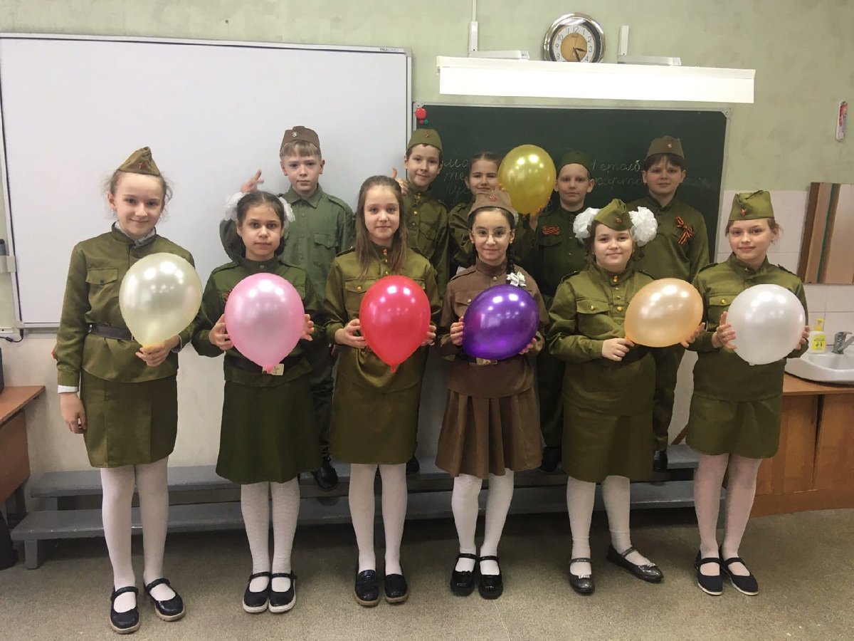 school77samara's tweet photo. В преддверии праздника в школе прошел конкурс "Смотра строя и песни" среди 1-4 классов. Все участники показали очень хорошую подготовку! Молодцы! 👨‍✈️👩‍✈️

#РДШ #РДШ63 #РДШСамара https://t.co/qReLW6gWBX