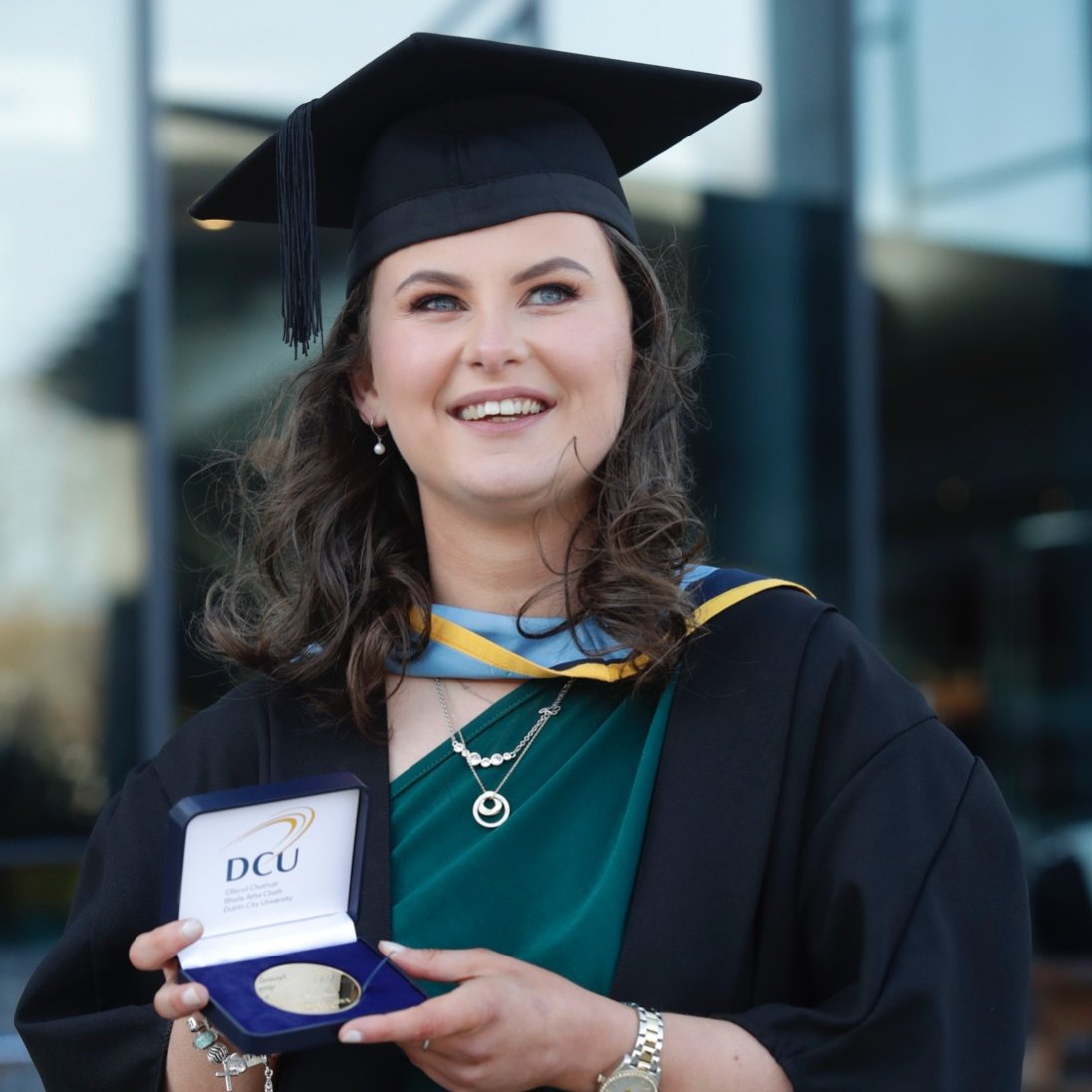 DCU's tweet photo. Outstanding student, inspiring teacher and talented Monaghan musician Tomasina McGinnity has been awarded the prestigious DCU Chancellor’s Medal.
For more, read here: https://t.co/v8LTzX33hX @DCU_IoE #DCUGraduation #DCUClassof2021 https://t.co/3nITj6hx8P
