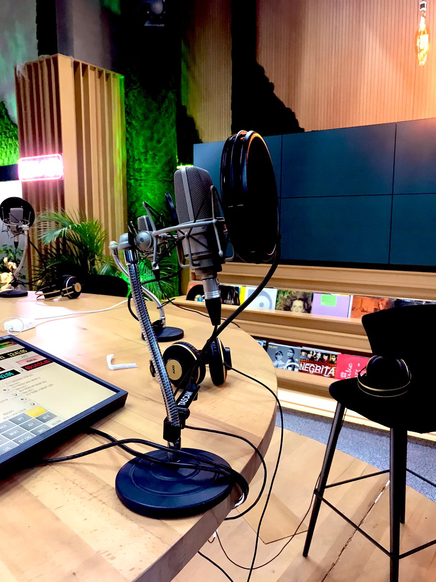HermesKafexhiu's tweet photo. Ka jetë pa radio apo pa radio nuk ka jetë? #BeOrNotToBe 🎙 https://t.co/XoQ7y6yk2z