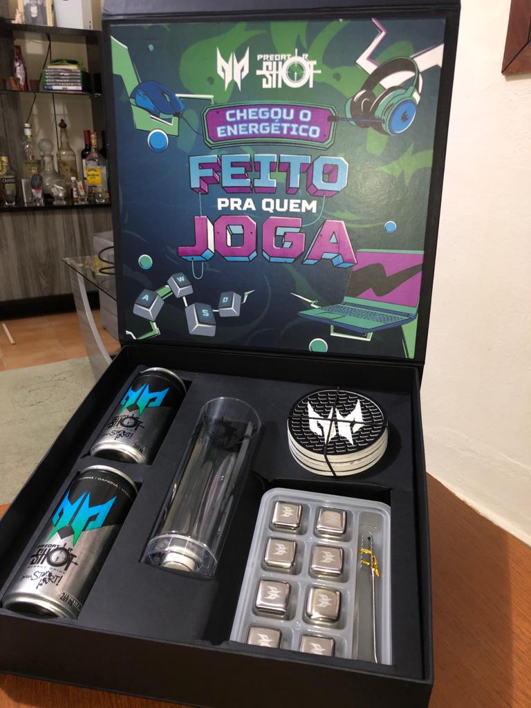 FabricioSDW's tweet photo. Olha só que kit legal a @AcerdoBrasil me enviou com o novo #PredatorShot, o novo energético feito pra quem joga!
Adorei o kit e se liguem no meu Instagram que vou experimentar esse novo energético e dar a minha opinião por lá! https://t.co/TeUNMVgVAw