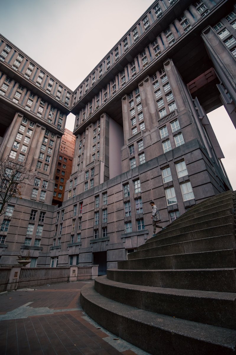 leeyikkeat's tweet photo. A dystopian future in this building https://t.co/Dj359Fw7UO