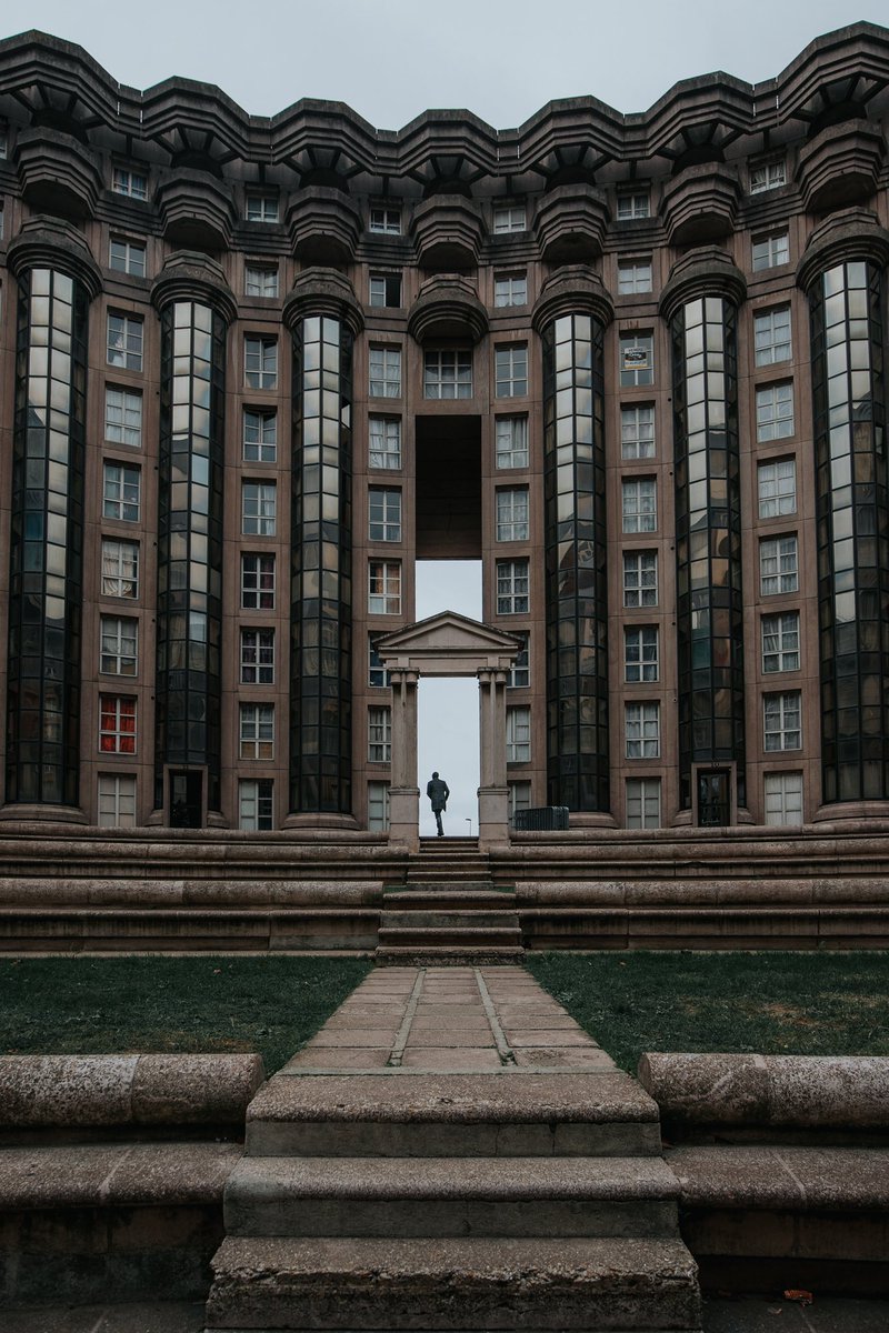 leeyikkeat's tweet photo. A dystopian future in this building https://t.co/Dj359Fw7UO