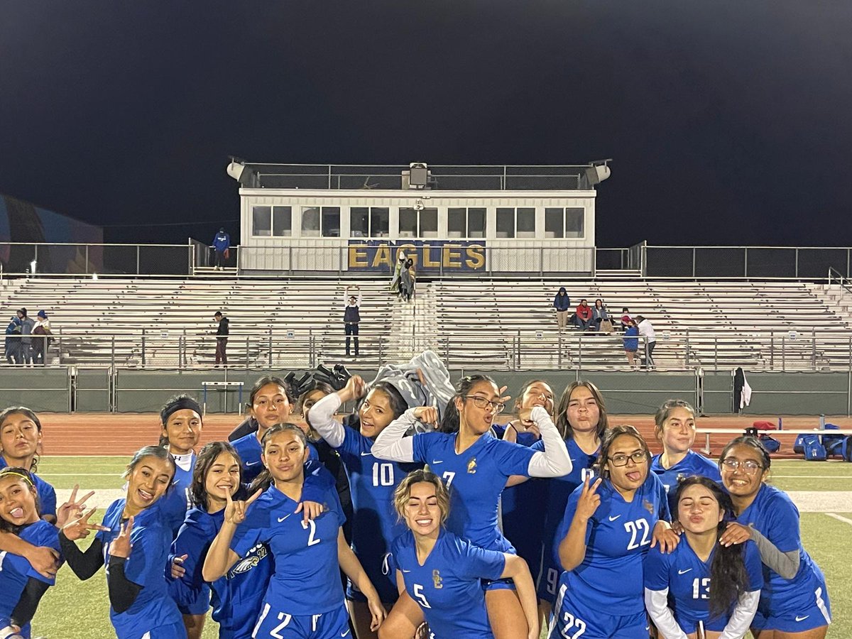 MiguelMendezSE's tweet photo. San Eli wins against a tough Mt View team. Great job by our midfield as they continue to work and do the little things that add up. Defense continues to be solid and forwards score. JV wins as well and continues to improve. Vamos San Eli! #sehsthebest https://t.co/FCXU2ZIuBC
