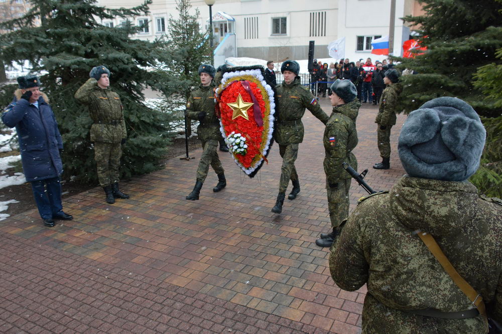 TulaUniversity's tweet photo. В День защитника Отечества — на лыжню встали студенты и преподаватели ТулГУ. Есть в вузе такая незыблемая традиция.

Началось праздничное утро с митинга у Стелы памяти в студгородке #ТулГУ https://t.co/no7AHVVYnS https://t.co/HlKN0Kn6y7