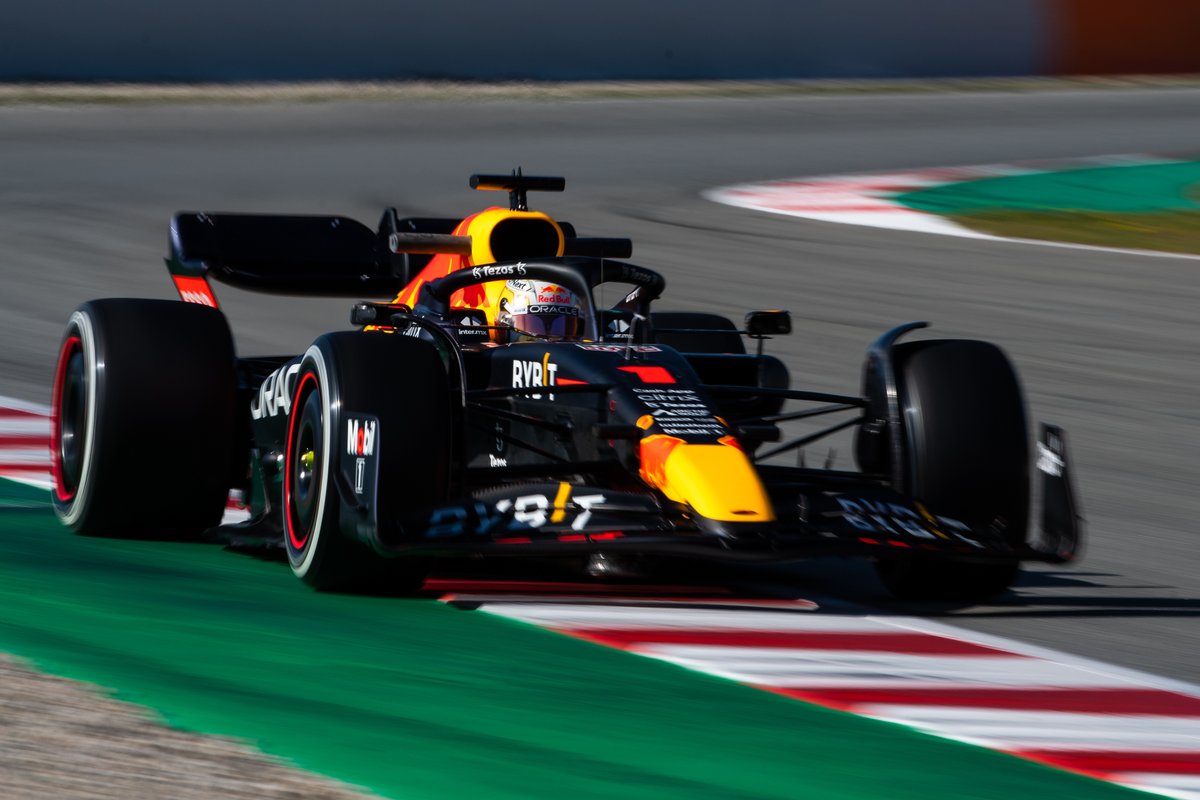 SpazGenev's tweet photo. So, @F1 2022 IS OFFICIALLY ON!
Which one of the cars do you like best?
#backtof1 #f1testing #f1 #spain #barcelona https://t.co/VXjwHcG5U3