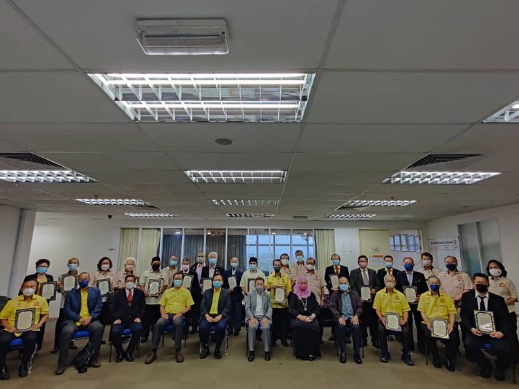 simkuihian's tweet photo. Heartiest congratulations to all the reappointed #KMKK for Kuching.  

#KMKK not just providing services to the local community but play an active role in Sarawak Gov agenda of #MA63 and #PCDP2030

Skh🐝 https://t.co/kt1mwHWuI5