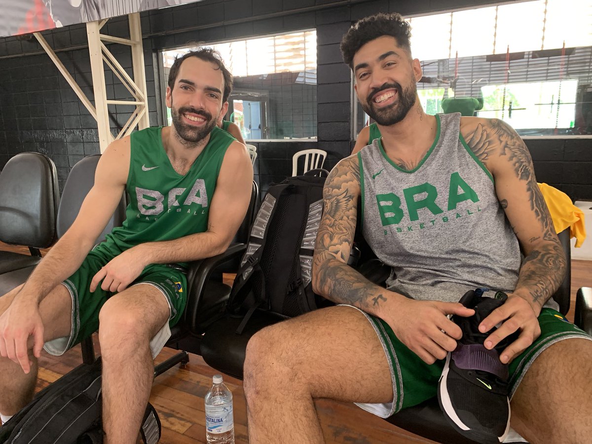 basquetebrasil's tweet photo. Hola, @UCAMMurcia e @SanPabloBurgos, los estamos cuidando bien a los dos, ¿de acuerdo?
@AugustoLima7 e #Benite https://t.co/6zOuGRl2YK