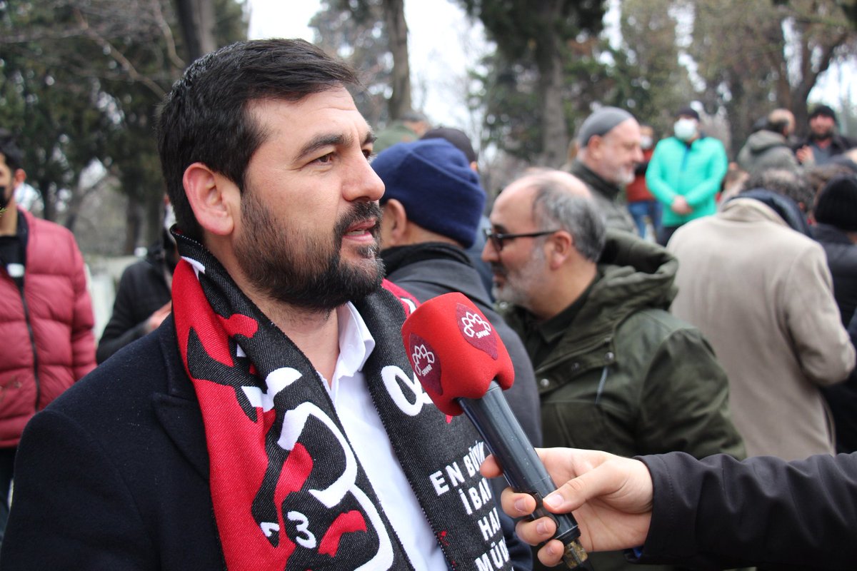 isaguvendik's tweet photo. "Şehadet bir çağrıdır tüm nesillere ve çağlara"

Yaşantısı ve sözleriyle bir nesle diriliş muştusu aşılayan dava adamı Şehid #MetinYüksel'i kabri başında yad ettik.

Şehid, gelecek nesillere son dersini bir cuma çıkışı Fatih Camii'nin avlusunda canını feda ederek verdi. https://t.co/PykkBbzzxY