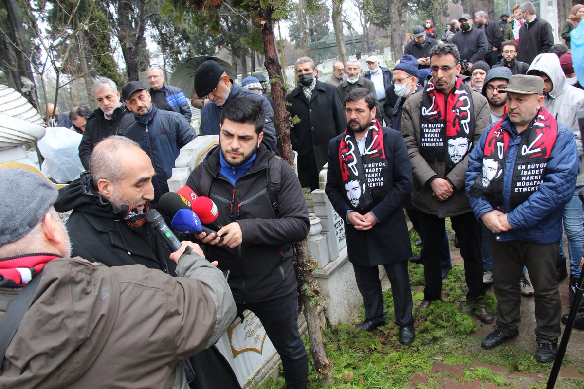 "Şehadet bir çağrıdır tüm nesillere ve çağlara"

Yaşantısı ve sözleriyle bir nesle diriliş muştusu aşılayan dava adamı Şehid #MetinYüksel'i kabri başında yad ettik.

Şehid, gelecek nesillere son dersini bir cuma çıkışı Fatih Camii'nin avlusunda canını feda ederek verdi.