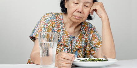 Het komt vaak voor dat mensen met kanker het eten en drinken waar ze vroeger van hielden, opeens niet meer lusten. Gelukkig is de verandering van smaak meestal tijdelijk. voedingenkankerinfo.nl/is-het-normaal… 

#koffie #bijkanker #smaak