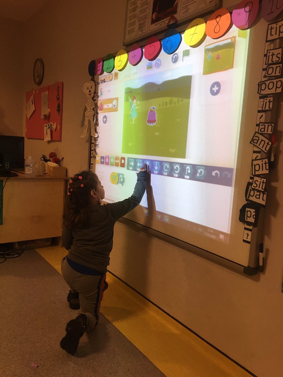 Bu hafta Okul öncesi 5 yaş gruplarımızla robotik dersimizde Scratch Jr. kod bloklarını tanıdık. 🤖
<a href="/delibas_esin/">Esin Aras</a> 
#BahcesehirLara  
#robotik