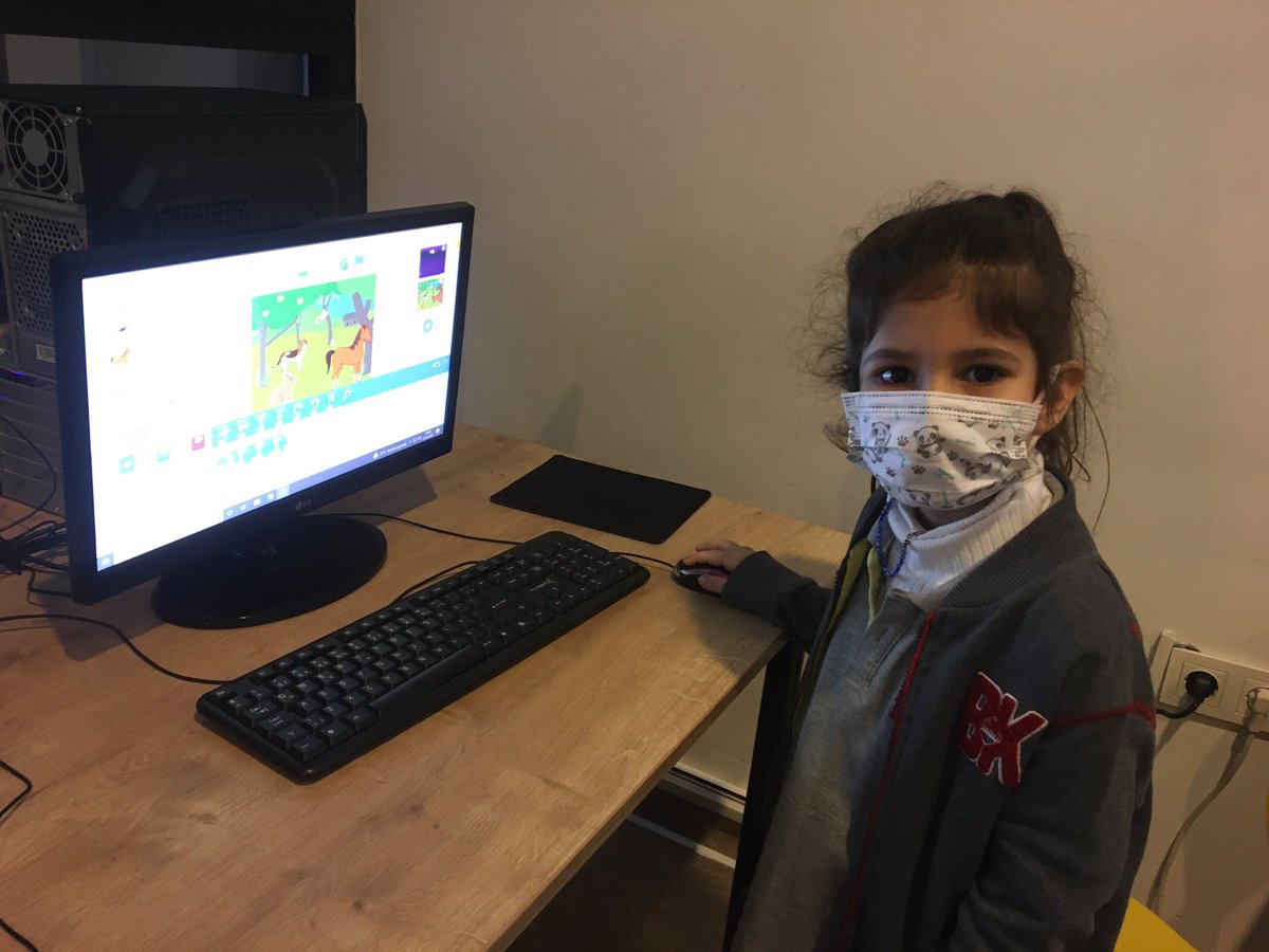 Ezgi_Kula_'s tweet photo. Bu hafta Okul öncesi 5 yaş gruplarımızla robotik dersimizde Scratch Jr. kod bloklarını tanıdık. 🤖
@delibas_esin 
#BahcesehirLara  
#robotik https://t.co/ViA6mXy1EE
