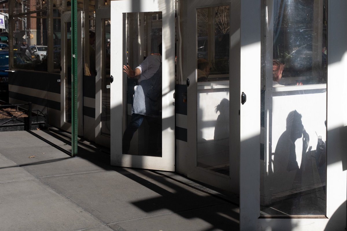 paultaylor__'s tweet photo. “When you leave New York, you are astonished at how clean the rest of the world is. Clean is not enough.”

~ Fran Lebowitz 

#streetphotography #nyc #x100v https://t.co/YtKcA9a4ZD