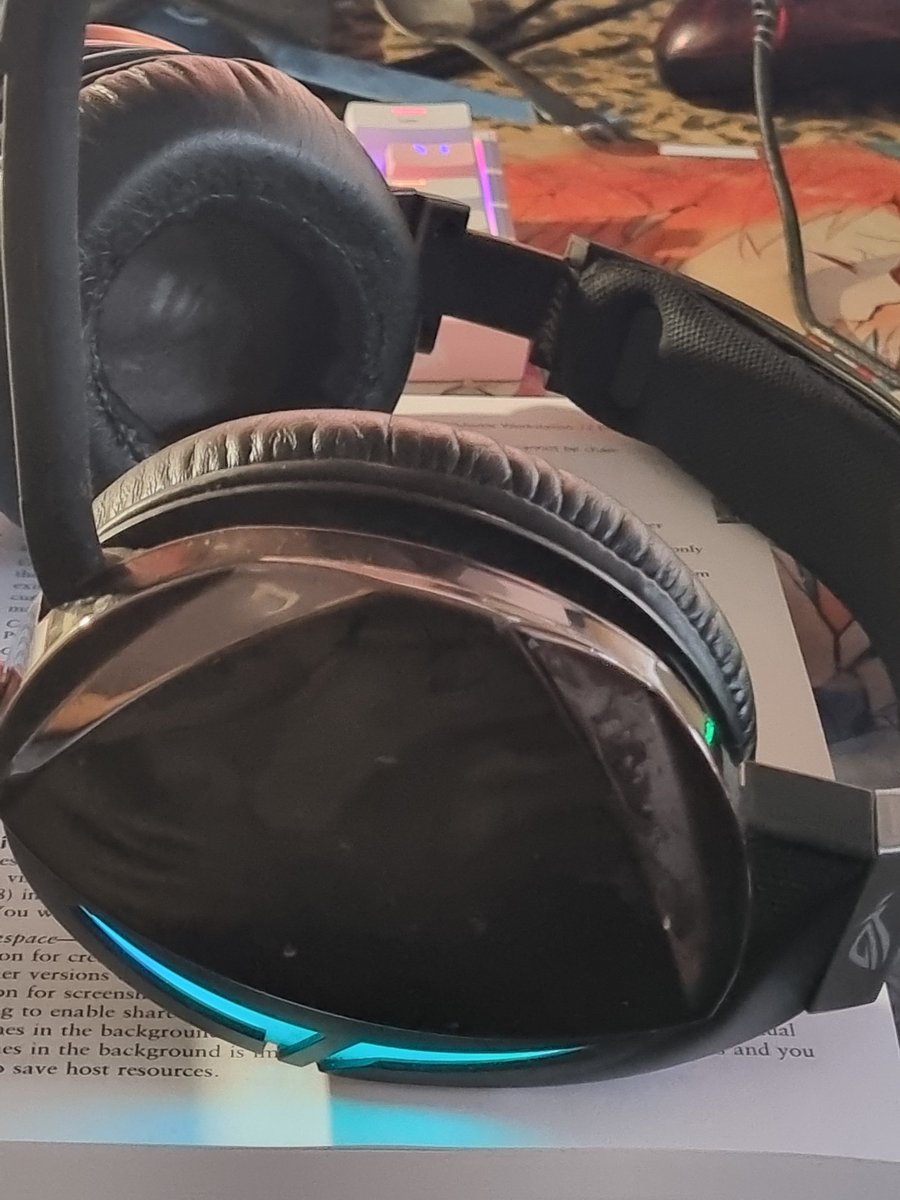 anthlanguage's tweet photo. Still rocking my strix fusion 500 loving this headset #telluswithouttelling #ROG #ASUS_ZA https://t.co/APSBVeYk87