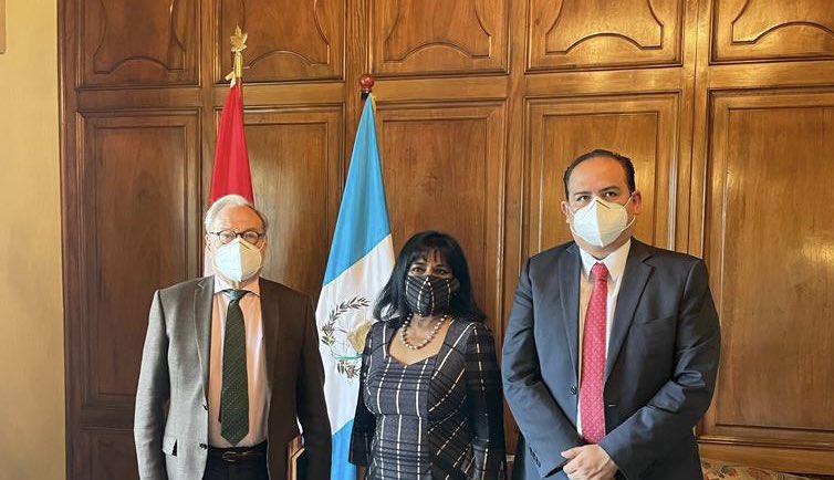 CanadainBelize's tweet photo. Interesting discussion with the Representative of the @OAS_official  SecGen for #Belize and #Guatemala and the Director of the @OEA_BelizeGuate. We commend their work to build a culture of peace in this region. https://t.co/uynWwz2DWD