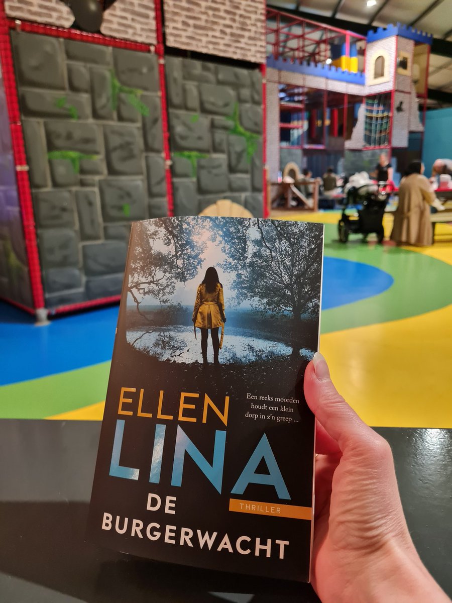 Van kadootjes moet je meteen genieten... Als je het gegil en gekrijs even wegdenkt, heb ik even een moment voor mezelf, samen met <a href="/ellenlinarink/">Ellen Lina - Rink</a> haar thriller.
#stoerstethrillerverkoopster <a href="/DeFonteinCrime/">De Fontein Spanning</a>