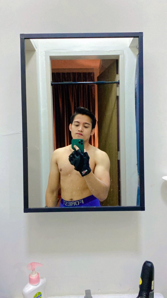 RazmiRomli's tweet photo. Tetek dah leper, sabaq sat nak buat balik. https://t.co/UW5s4Tmao6