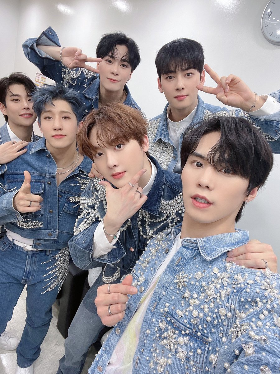 nuestrofiles's tweet photo. happy 6th anniversary https://t.co/u4bwUt3N1u