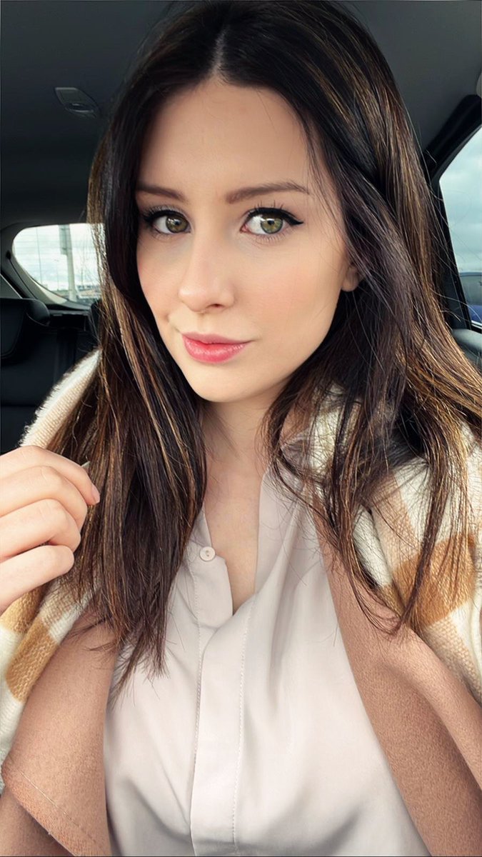 Retweet if you think I should flash my underwear? 

200 and I’ll reveal all