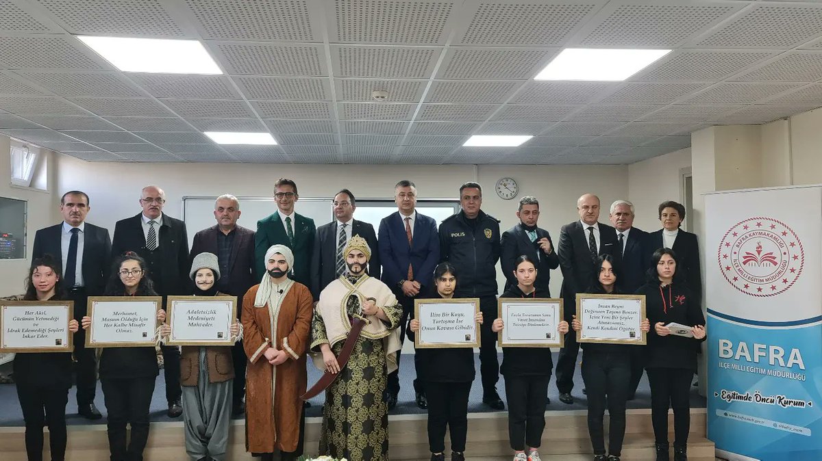 HasanCakinMTAL's tweet photo. İlçe Milli Eğitim Müdürlüğümüz tarafından başlatılan “Dün Başardılar, Bugün Neden Olmasın?” projesi kapsamında “İbn-i HALDUN ” sunumumuz Kaymakamımız Sayın @CevdetErturkmen, protokol üyeleri, öğretmenlerimiz ve öğrencilerimizin katılımıyla gerçekleştirildi. https://t.co/qpdRx8qHWK