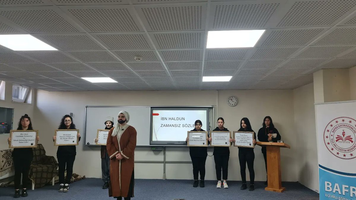 HasanCakinMTAL's tweet photo. İlçe Milli Eğitim Müdürlüğümüz tarafından başlatılan “Dün Başardılar, Bugün Neden Olmasın?” projesi kapsamında “İbn-i HALDUN ” sunumumuz Kaymakamımız Sayın @CevdetErturkmen, protokol üyeleri, öğretmenlerimiz ve öğrencilerimizin katılımıyla gerçekleştirildi. https://t.co/qpdRx8qHWK
