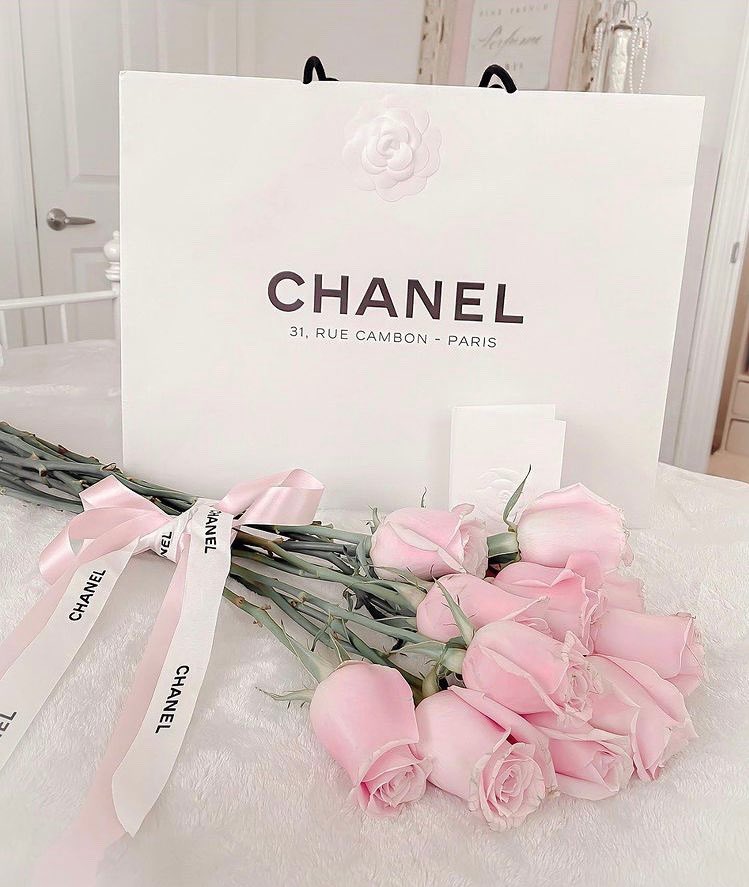 bottegalolita's tweet photo. Pink roses https://t.co/uIQdPoMPHJ