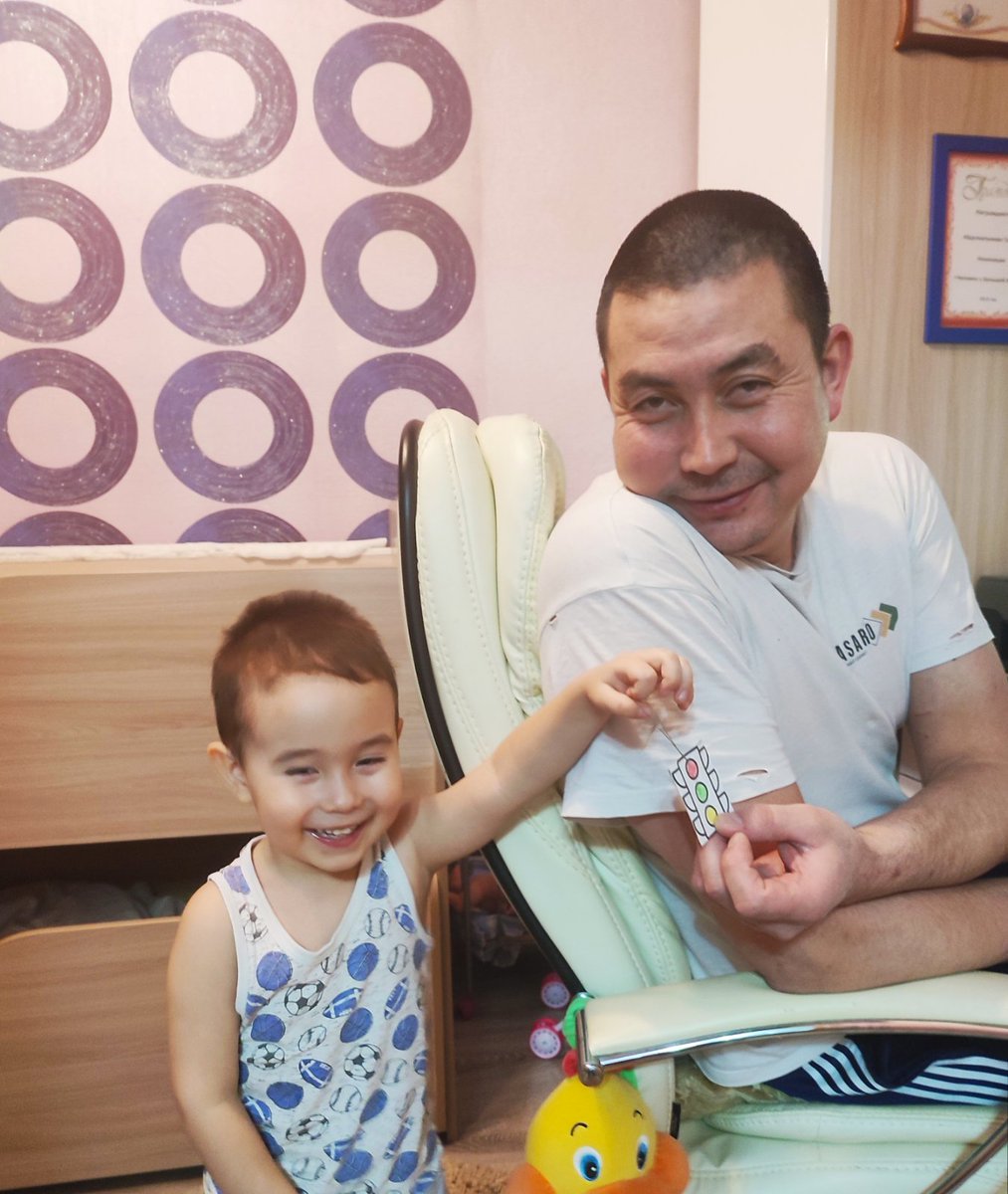 Воспитанники 2 мл.группы "Медуницы"своими руками изготовили брелоки в виде дорожных знаков.  Участвуем в акции "Пап поздравляем. Про ПДД напоминаем". Воспитатели-Ермишкина Наталья Олеговна, Сбитнева Галина Владимировна.
#ПапуПоздравляем #ПДДнапоминаем