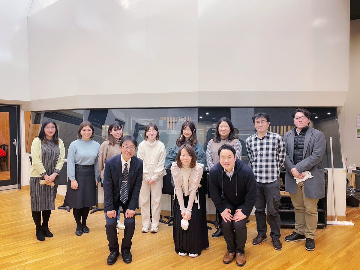 9o72OMRBecTEWtQ's tweet photo. 本日4月6日リリース「蜉蝣のうた」CD内収録曲「地球へ」合唱レコーディング無事に終わりました。
松井孝夫先生編曲、harmonia ensemble(ハルモニア アンサンブル)の団長、福永さんの指揮の元、皆様の声が素晴らしくて、スタジオに響き渡りました。
#半崎美子
#地球へ
#5周年year https://t.co/q6eYuEw050