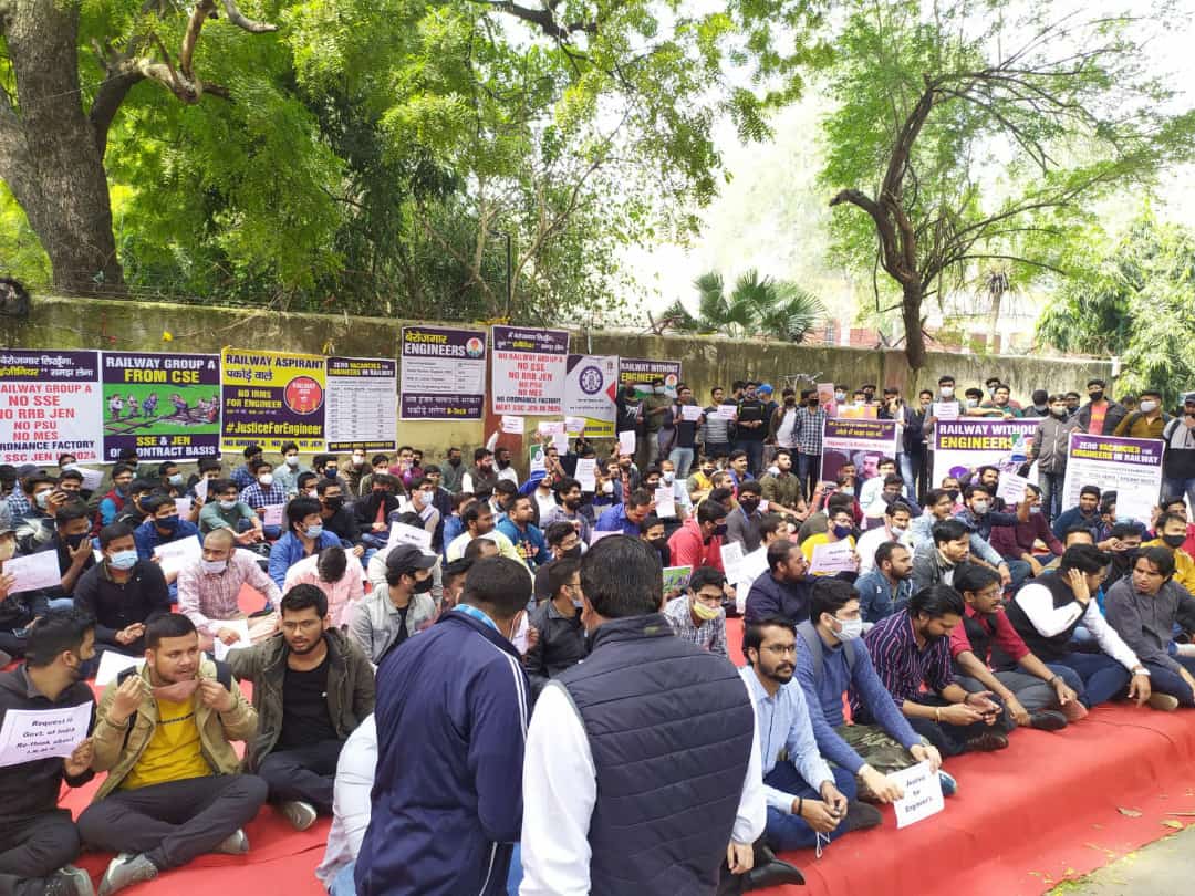 RebelJassi's tweet photo. “Engineering is not only study of 45 subjects but it is moral studies of intellectual life.”... ✍️Rebel Jassi📚
#justice_For_Engineer
@parimal2016 https://t.co/LsIVmVx1WO
