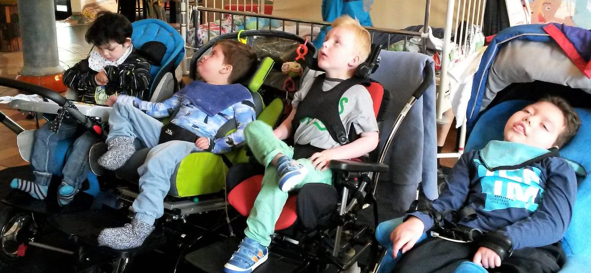 Wat 'n gat slaat dit.
Niet uit te leggen.
In onze vriendengroep van 8 gezinnen zijn inmiddels ZES kindjes heengegaan. Waarvan 3 in de laatste 10 maanden.
We zijn verslagen, kapot.
#energiestofwisselingsziekte
💡stofwisselingsziekten top 2 doodsoorzaak kinderen in Nederland.
Rt=❤️