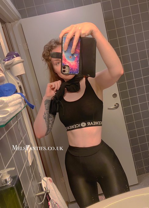 Submitting science work early cos #ELDENRING is coming soon 😎 check out ma glossy as heck tights 😎 https://t<a href="/tag/eldenring"class="tags">#ELDENRING</a>