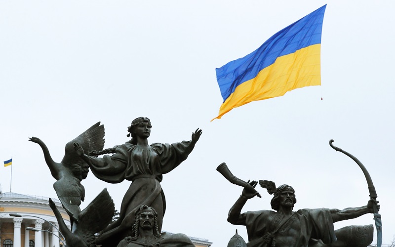 храмы киево - печерской лавры. ру удар по центру принятия решений. киев майдан независимости крещатик. украина. киевопечёрская лавра 2020.