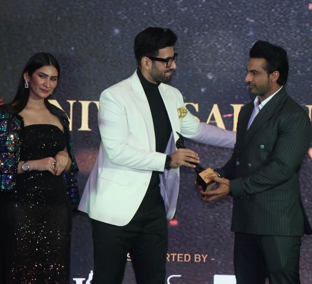 KViansWorld's tweet photo. Well Input of new pictures from #UniversalAwards of @karanvirsharma9 & @Debattama_sah
#KaranvirSharma #DebattamaSaha
#Kvians https://t.co/s9TxvnSz9b