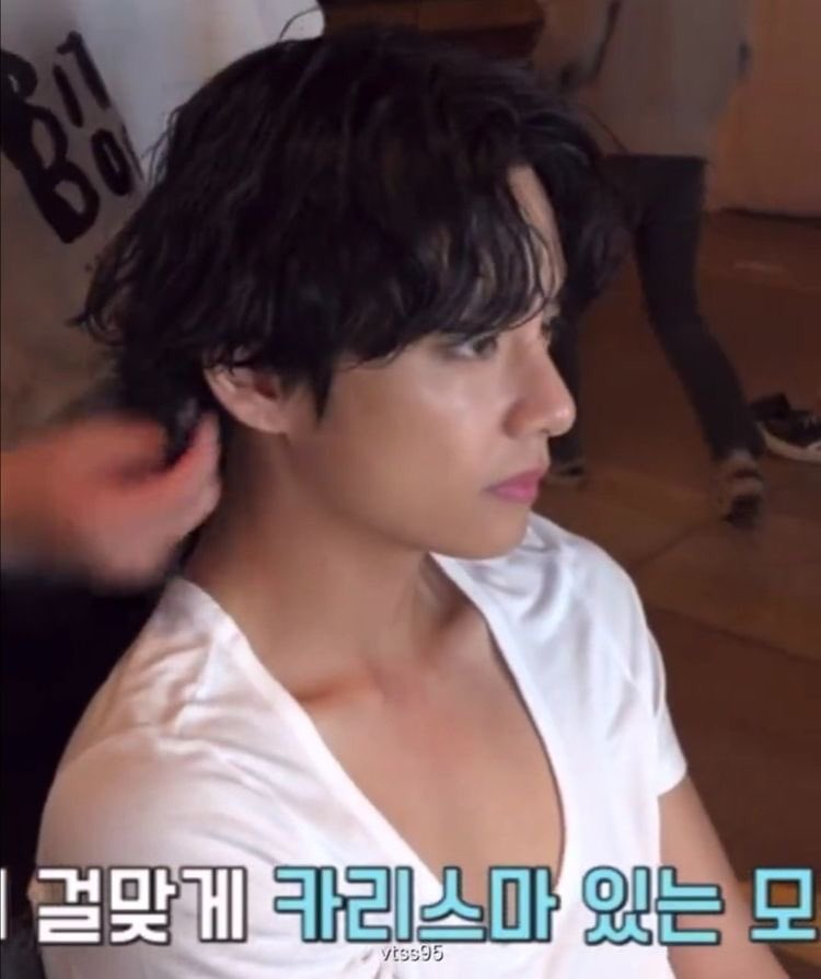 his collarbones 💗_💗