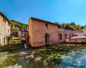 #Rasiglia, la Venezia #Umbra. È un celebre borgo noto come "borgo delle acque".

Leggi il resto dell'articolo nel nostro blog ⤵️⤵️⤵️
thedigitalmoonagency.com/post/rasiglia-…