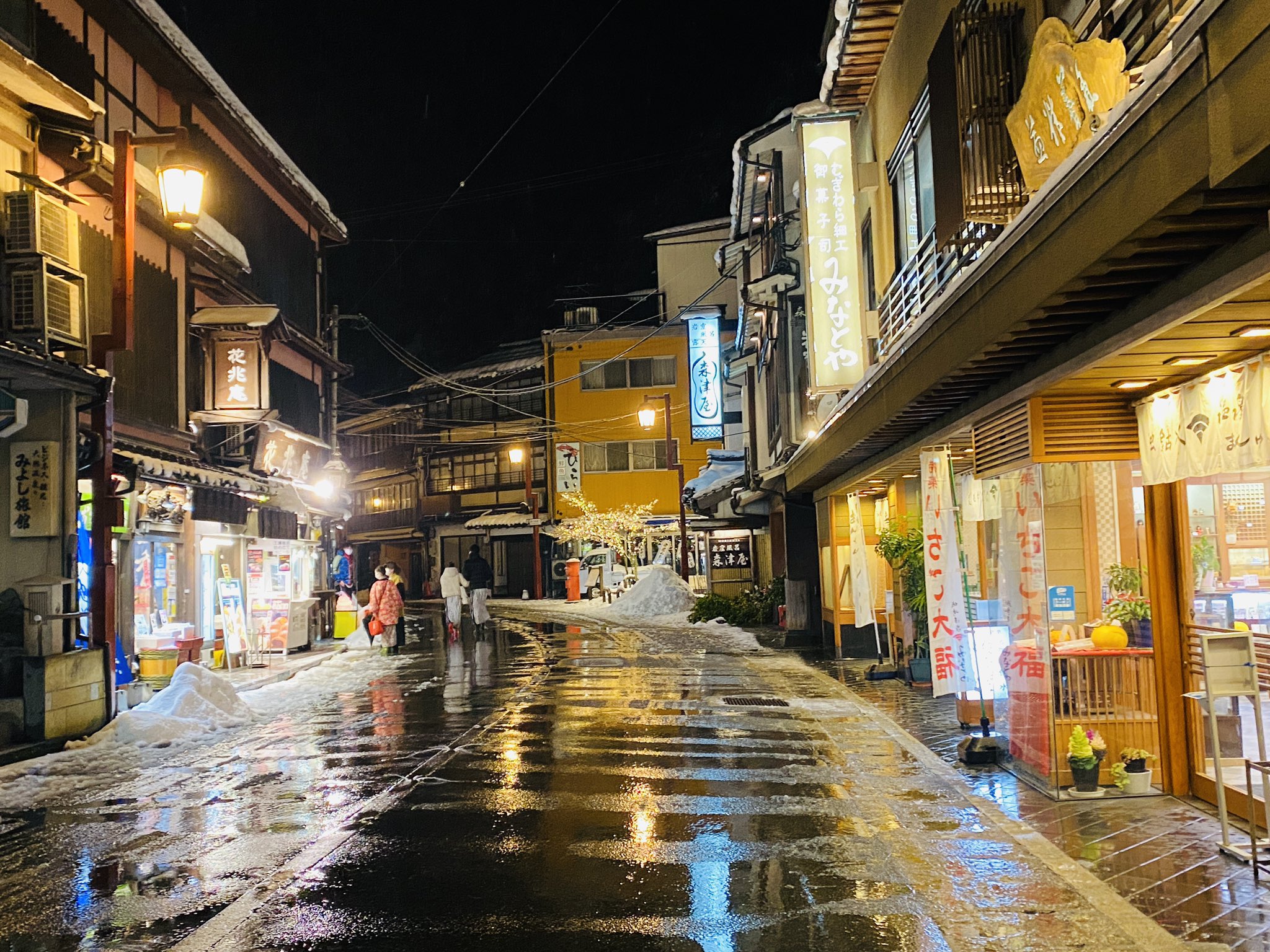 城崎温泉みなとや若旦那 2月の祝日とは思えない暇な一日の仕事も終了 城崎温泉街では現在 雪は降ったり止んだり 明朝までに少し積もる程度でしょう 城崎 城崎温泉 みなとや 城崎温泉みなとや 豊岡市 和菓子 スイーツ 城崎みやげ 城崎温泉