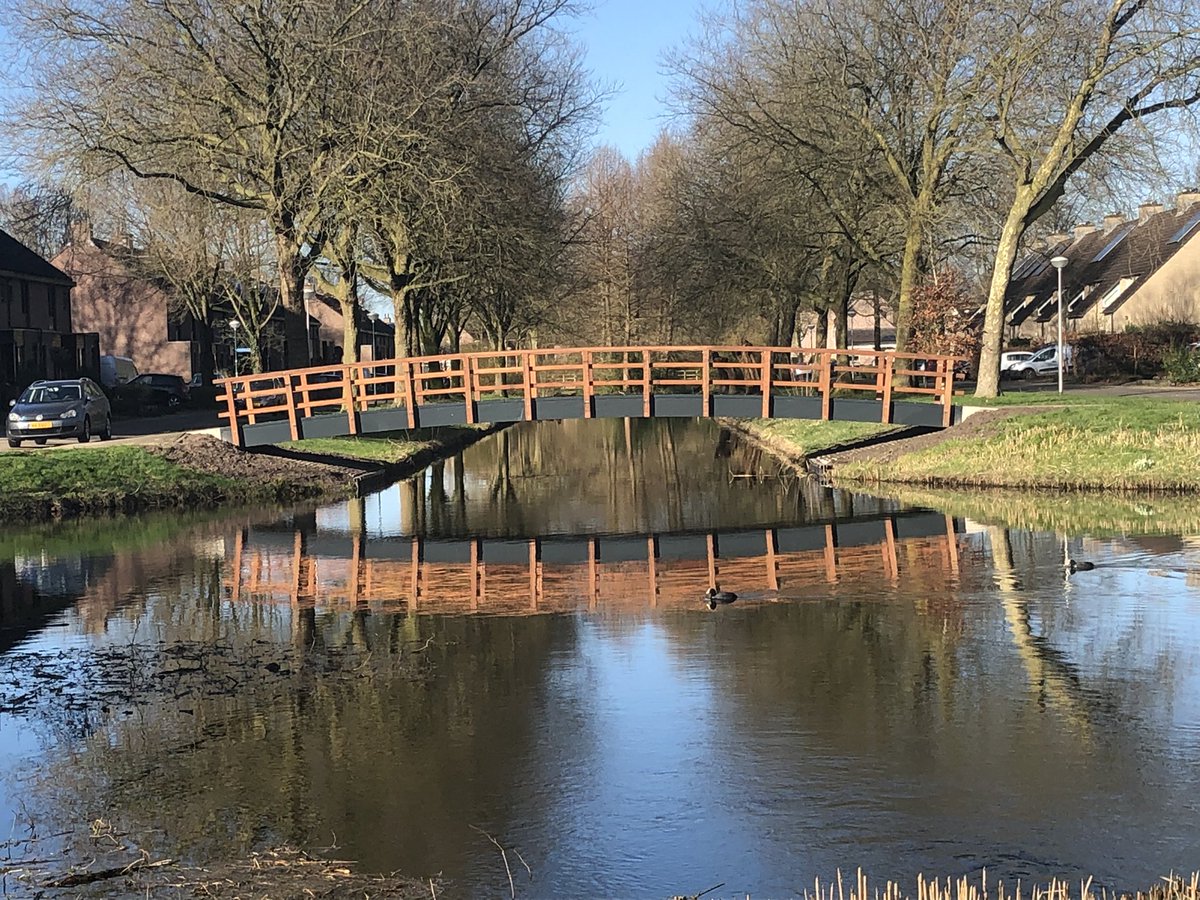 Voswim's tweet photo. Vorige week zijn de nieuwe bruggen bij de Kuperssingel geplaatst. Vanochtend even een plaatje ervan geschoten https://t.co/wfji24ju35