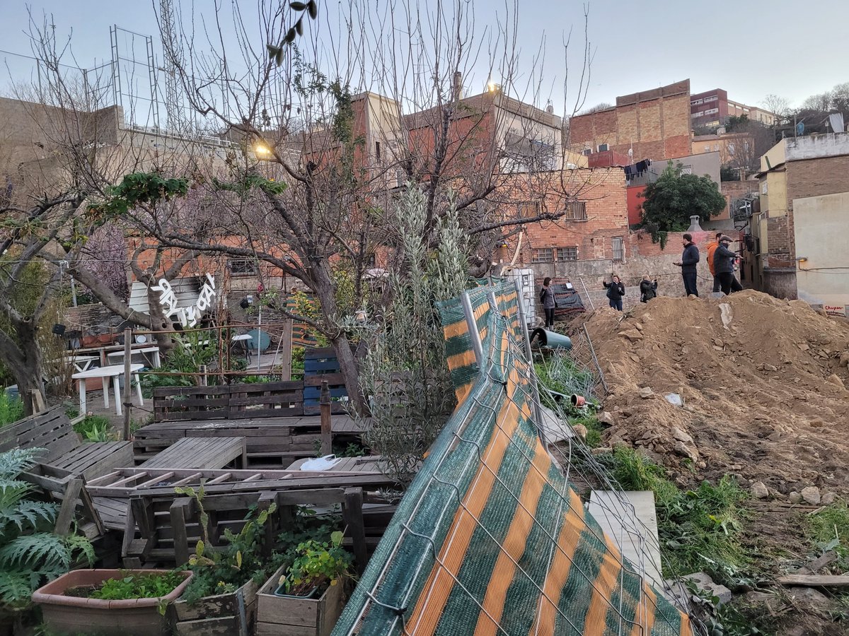 Reserveu-vos demà Dijous a les 14h perquè al <a href="/Vida_Verda/">Vida Verda</a> <a href="/radio4_rne/">radio4_rne</a>  preparem un especial per entendre el Col.lapse que vindrà, amb <a href="/Alfons_ODG/">Alfons Pérez</a> i <a href="/manelripu/">Manel Riu</a> Per conèixer Imaginaris Multiespècies amb Christian Alonso <a href="/LaCapellaBCN/">La Capella</a> i  la destrucció de l'Hort Sec <a href="/JLangemeyer/">Johannes Langemeyer</a>