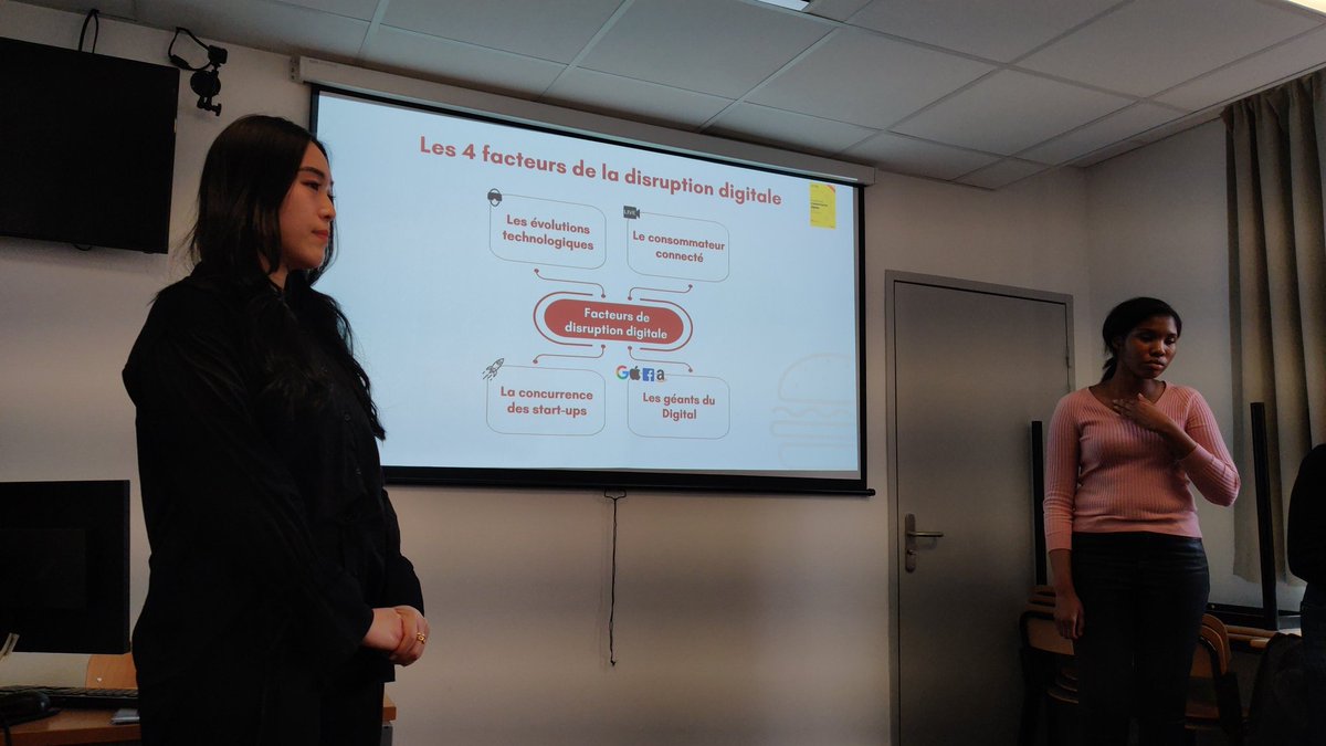 <a href="/CommeUnChef_dmb/">Comme Un Chef</a>  #cuisineadomicile #mbadmb #gogogo Les 4 facteurs de la disruption digitale de la cuisine à domicile sous l'inspiration du formidable livre d' <a href="/emmanuelvivier/">Emmanuel Vivier</a> et <a href="/vincent_ducrey/">Vincent Ducrey</a> Guide de la #transfodigitale