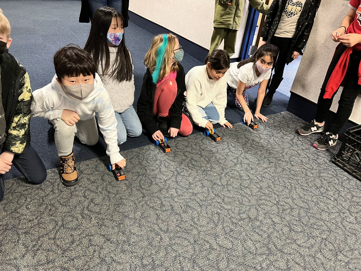 MsCaseyTaylor's tweet photo. @VEXRobotics with @o_cristie72 💥🤖 https://t.co/1SDst3iQFf