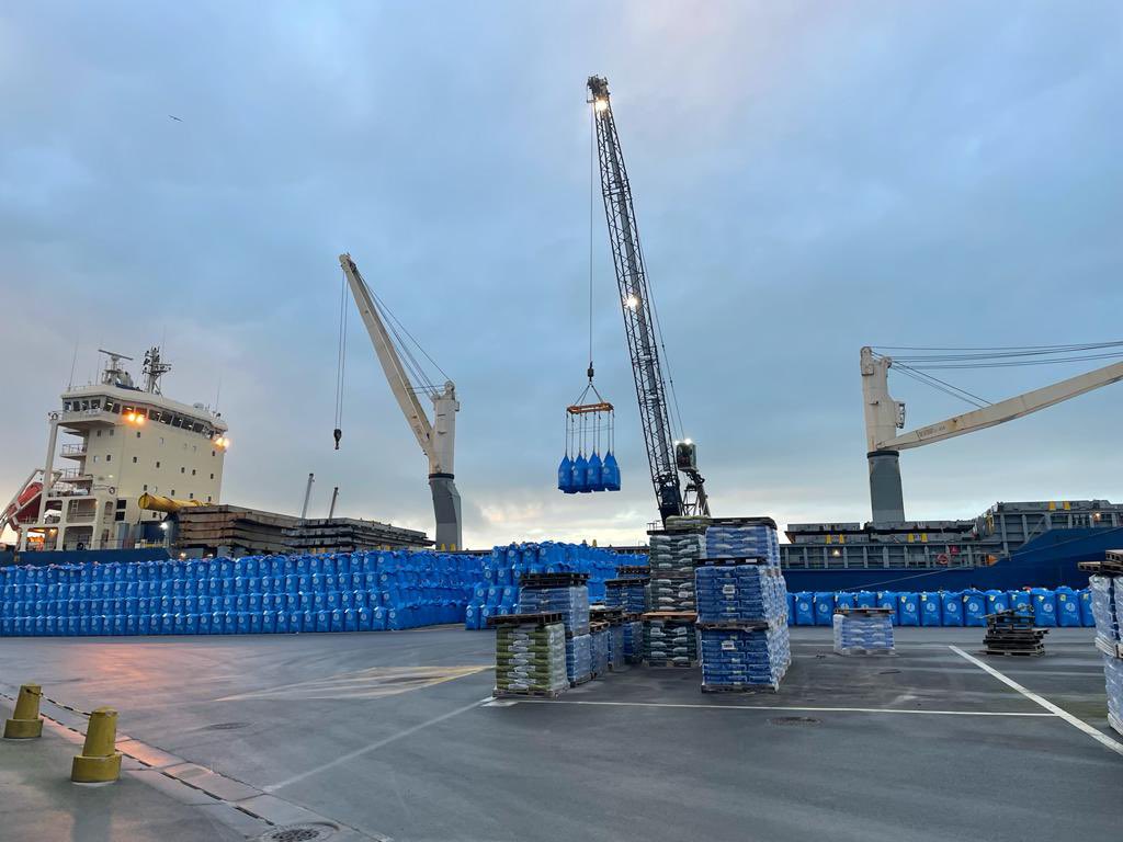 SJRiopel's tweet photo. Big thanks to our colleagues at @TimacAgroFRANCE 😍 for loading this morning yet another boat of TopPhos en route to 🇨🇦 

Our team and ag-retail partners look forward to seeing a growing number of farmers using our technologies this spring !

#CdnAg
#ThinkDifferentFarmBetter https://t.co/XXcuoJF0hy